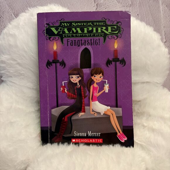 5 for $15 📕 My Sister the Vampire, Fangtastic, Mercer, Youth book (SKU: 133MI) - Picture 1 of 4